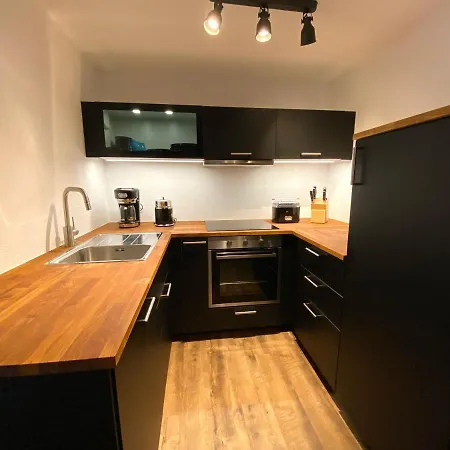Familien-apartment Mit Balkon Und Bergblick
